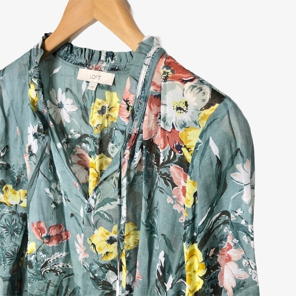 Loft Floral Print Tie Neck Blouse Size Medium Green 70187 Women’s - Picture 2 of 8